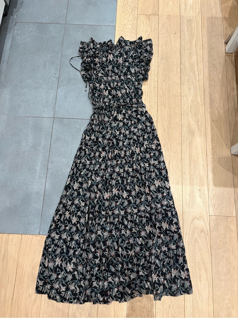 Doen Carnation Black Floral Ruffle Sleeve Maxi Dress - Picture 9 of 10